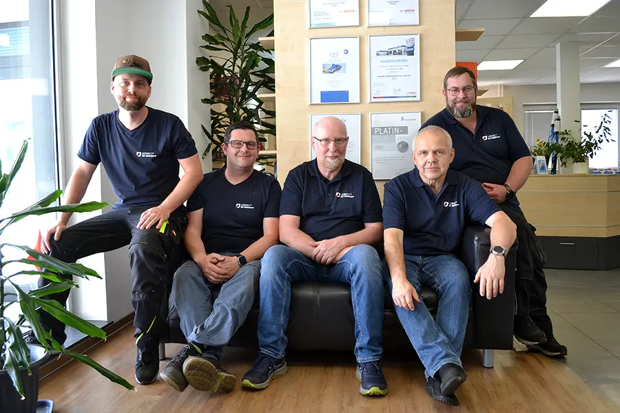 Kundenservice und persönliche Beratung bei DÖRFELT - DIE WERKSTATT in Zwickau kompetentes Team für Kundenkontakt Serviceanfragen und individuelle Mobilitätslösungen zuverlässige Ansprechpartner für Reparatur Wartung Nachrüstung und professionellen Werkstattservice rund um Auto und Wohnmobil
