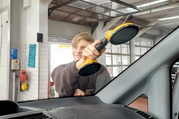 Riss in Autoscheibe reparieren - Werkstatt Dörfelt GmbH in Zwickau