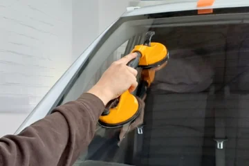 Werkstatt Autoglas Reparatur - Scheibe wechseln bei der Dörfelt GmbH in Zwickau