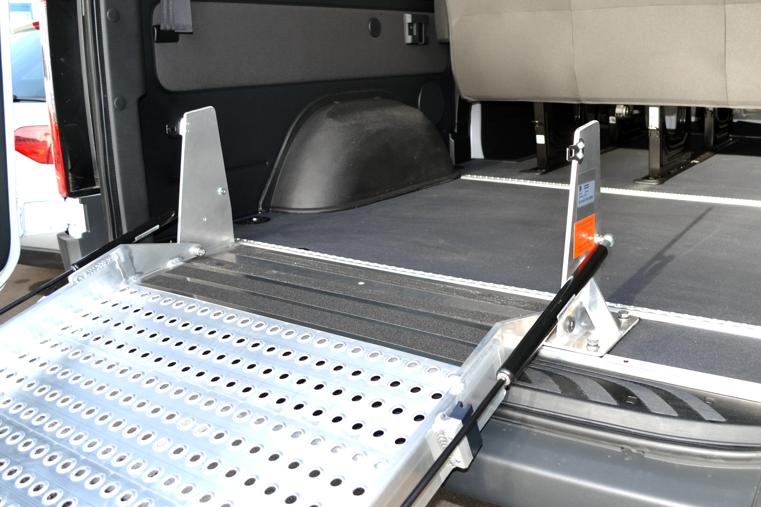 Nachrüstung Auffahrschienen und Laderampe in Zwickau - Dörfelt die Werkstatt