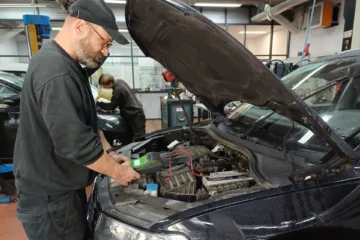 Wartung Batterietest checken lassen Werkstatt in Zwickau - Dörfelt die Werkstatt