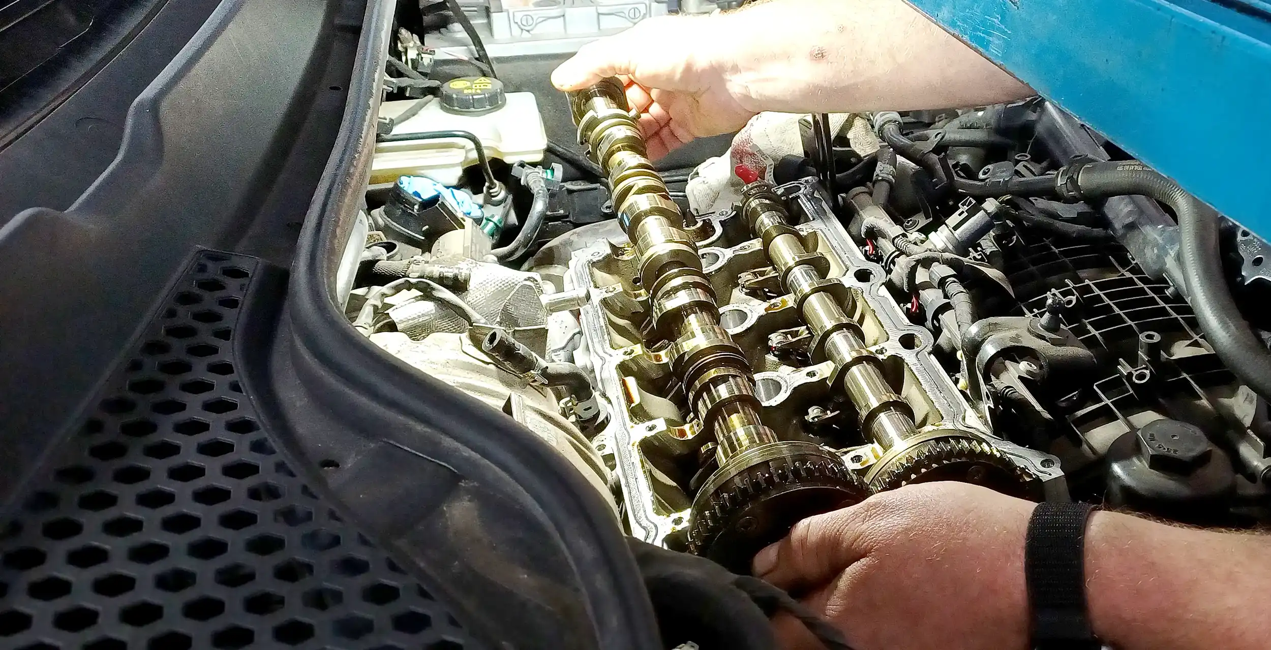 Motorreparaturen Getriebe Reparatur Nockenwelle in Werkstatt Zwickau