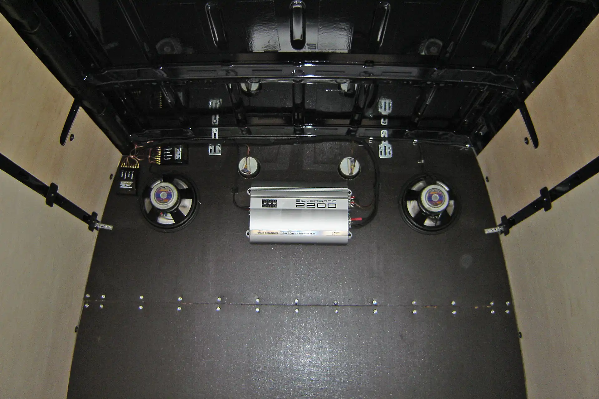 Trennwand Laderaum mit Soundsystem