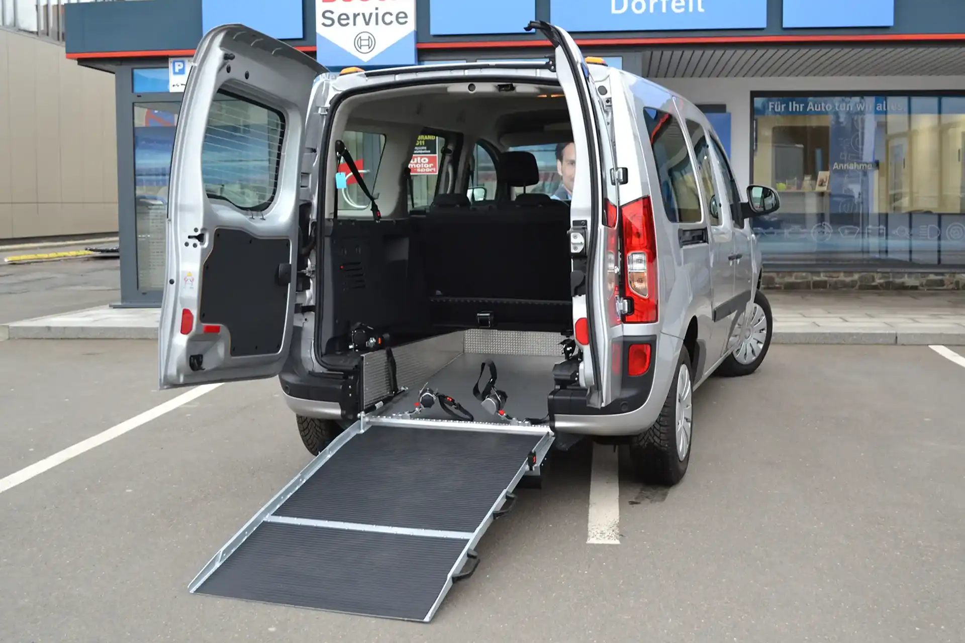 Nachrüstung PKW Auffahrschiene für Rollstuhl in Zwickau- Doerfelt die Werkstatt