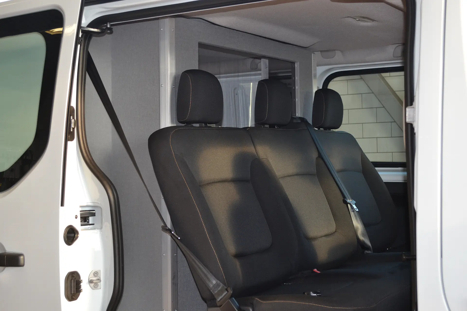 Sonderfahrzeugbau Trennwand Rückwand hinter Rücksitzbank