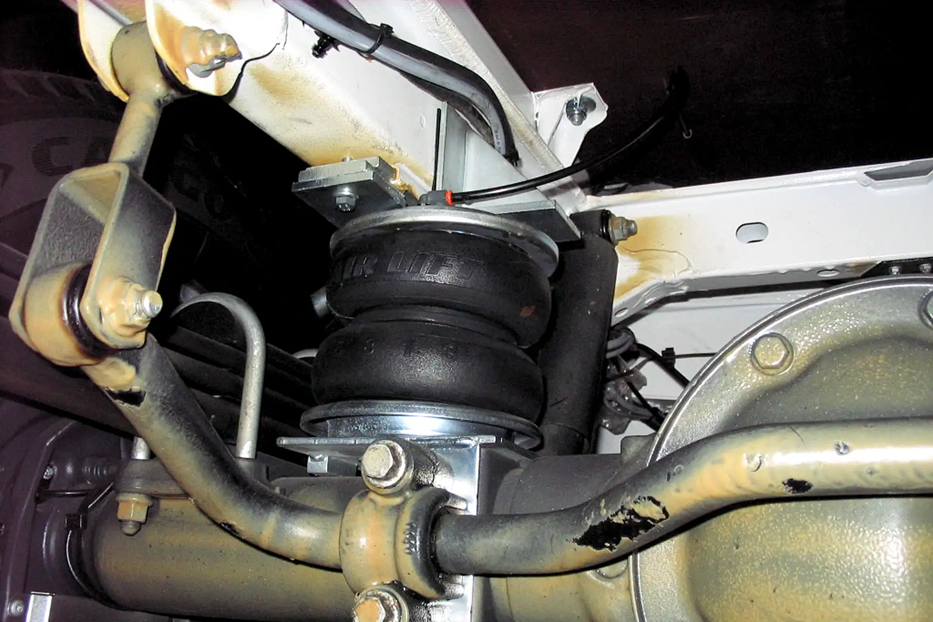 Werkstatt Dörfelt Zwickau – Luftfederung für Hinterachse, Zusatzfedern und Fahrwerksverstärkung bei Wohnmobil und Transporter für höhere Stabilität