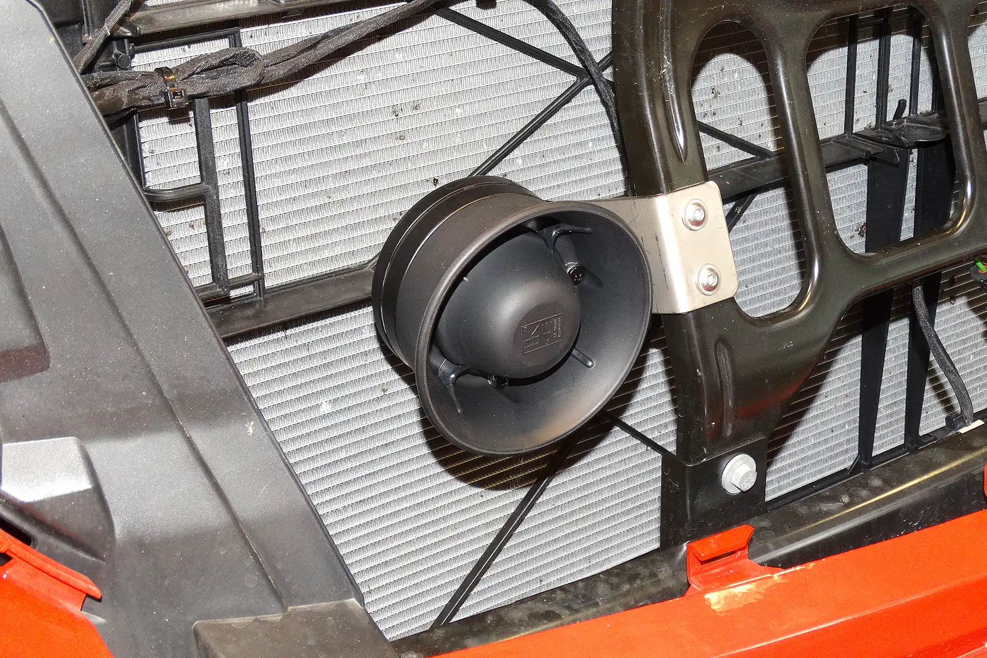 HÄNSCH DKL 604 – Akustisches Warnsystem für Feuerwehr- und Einsatzfahrzeuge in Zwickau bei Dörfelt - die Werkstatt