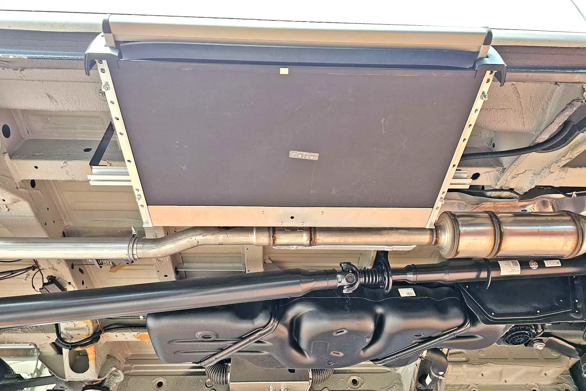 AMF Bruns, Alphadynamik und Thule Rollstuhllift sowie Trittstufe Nachrüstung im Sonderfahrzeugbau bei Dörfelt – Die Werkstatt