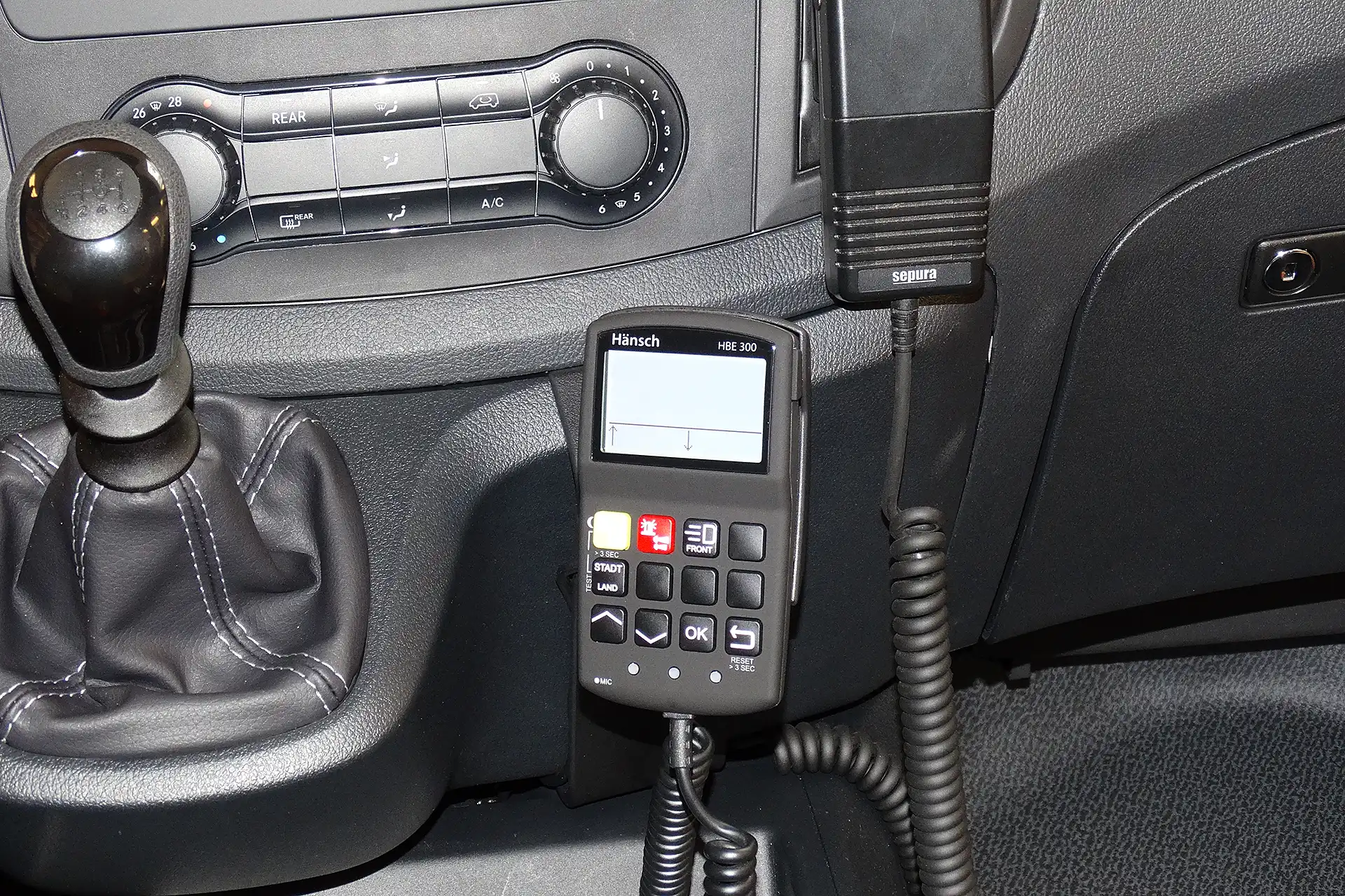 Bedienteil HÄNSCH HBER 300 für Einsatzfahrzeuge: Sondersignalanlagen, Warnanlagen, Front- & Heckblitzer in Zwickau bei Dörfelt - die Werkstatt