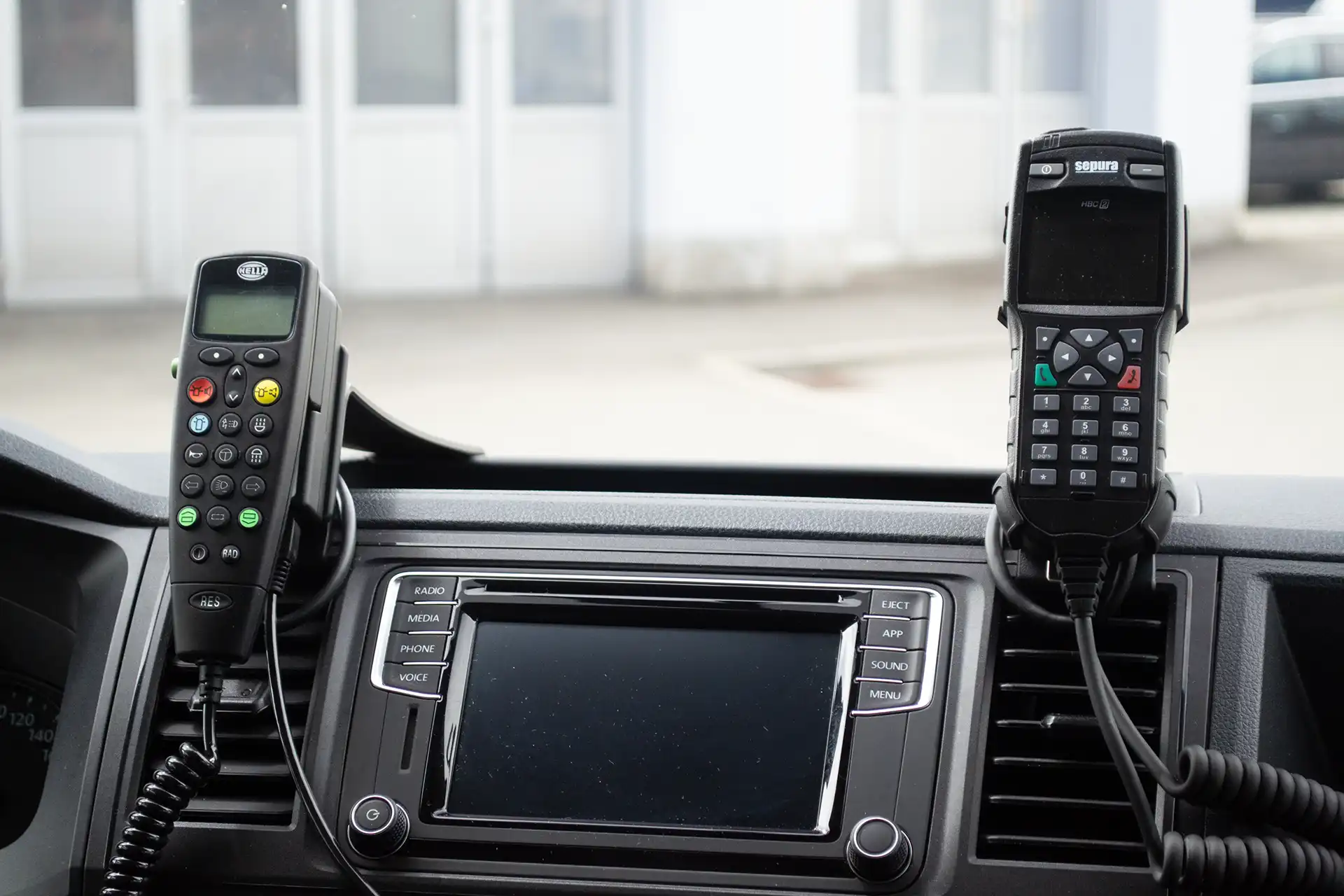 Bedienteil Hella Funktechnik für Feuerwehr-Einsatzfahrzeuge: Sondersignalanlagen, Warnanlagen, Front- und Heckblitzer in Zwickau bei Dörfelt - die Werkstatt