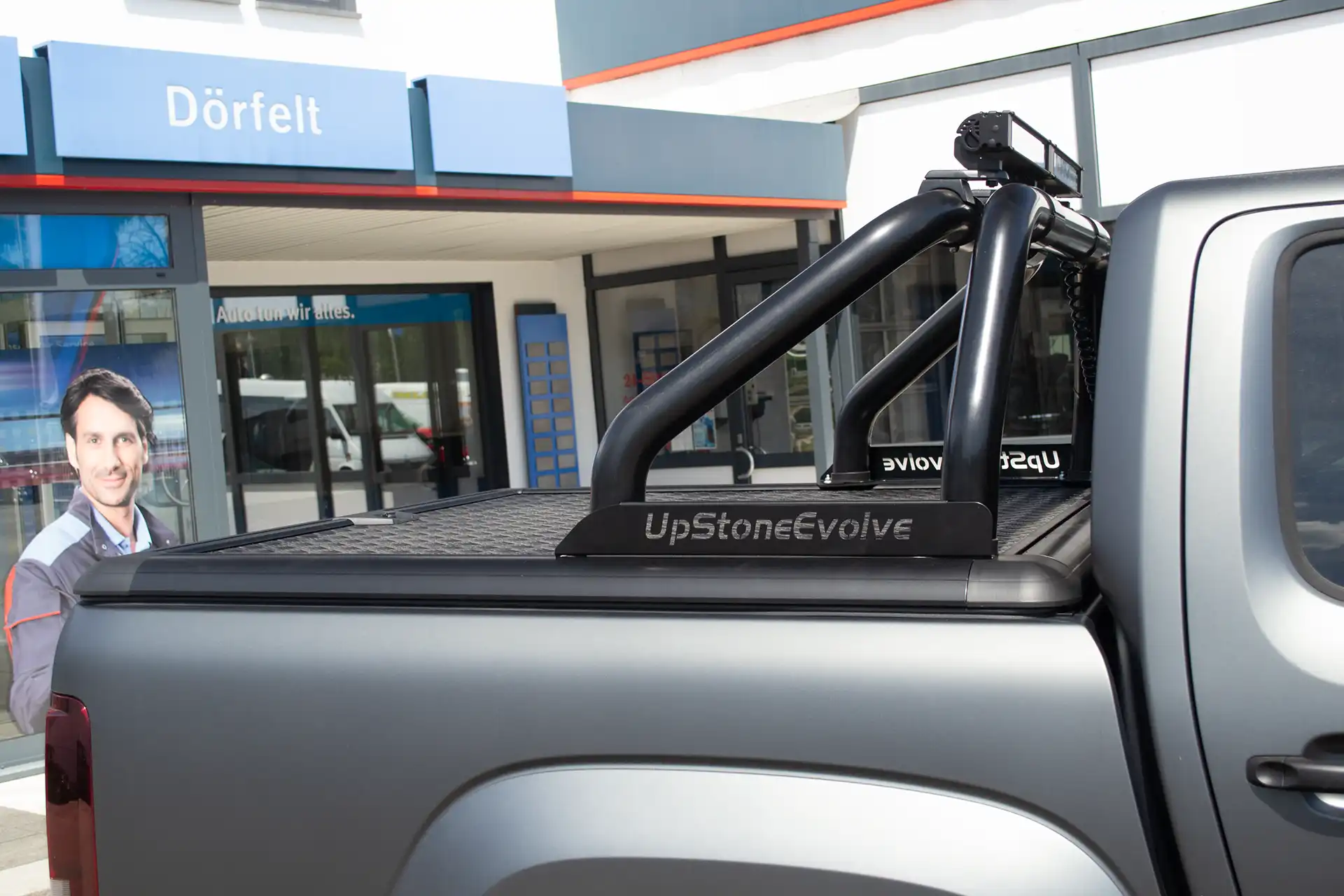 LED-Zusatzbeleuchtung Offroad Lightbar auf Überrollbügel – Lazer T24 Evolution Dachmontage mit Fernscheinwerfern für Geländefahrzeuge