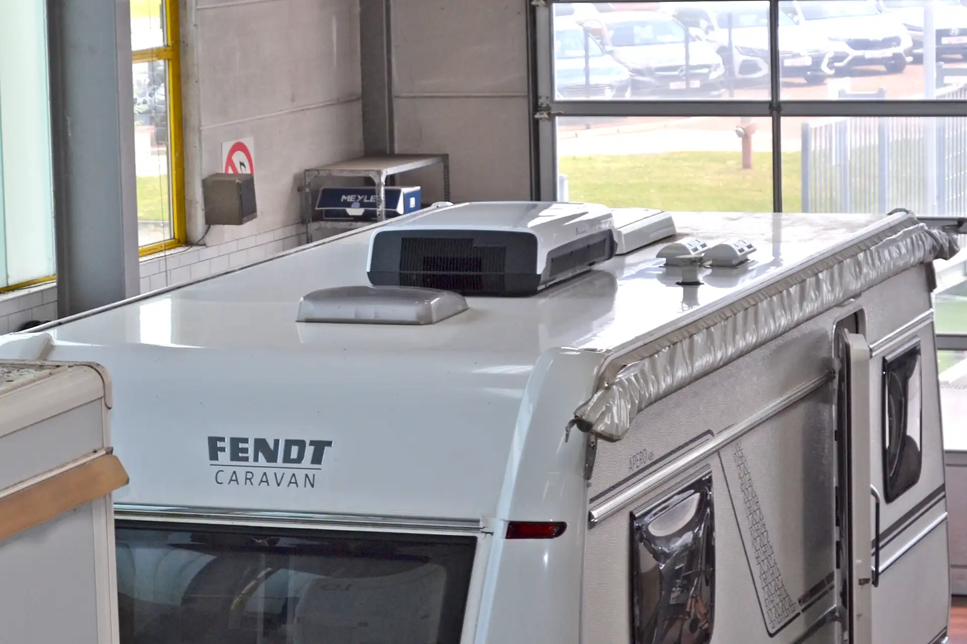 Eberspächer Breezonic Performance HP230V 2,5 kW Dachklimaanlage nachrüsten und Einbau professionelle Installation bei DÖRFELT DIE WERKSTATT in Zwickau effiziente Klimatisierung für Camper und Fahrzeuge