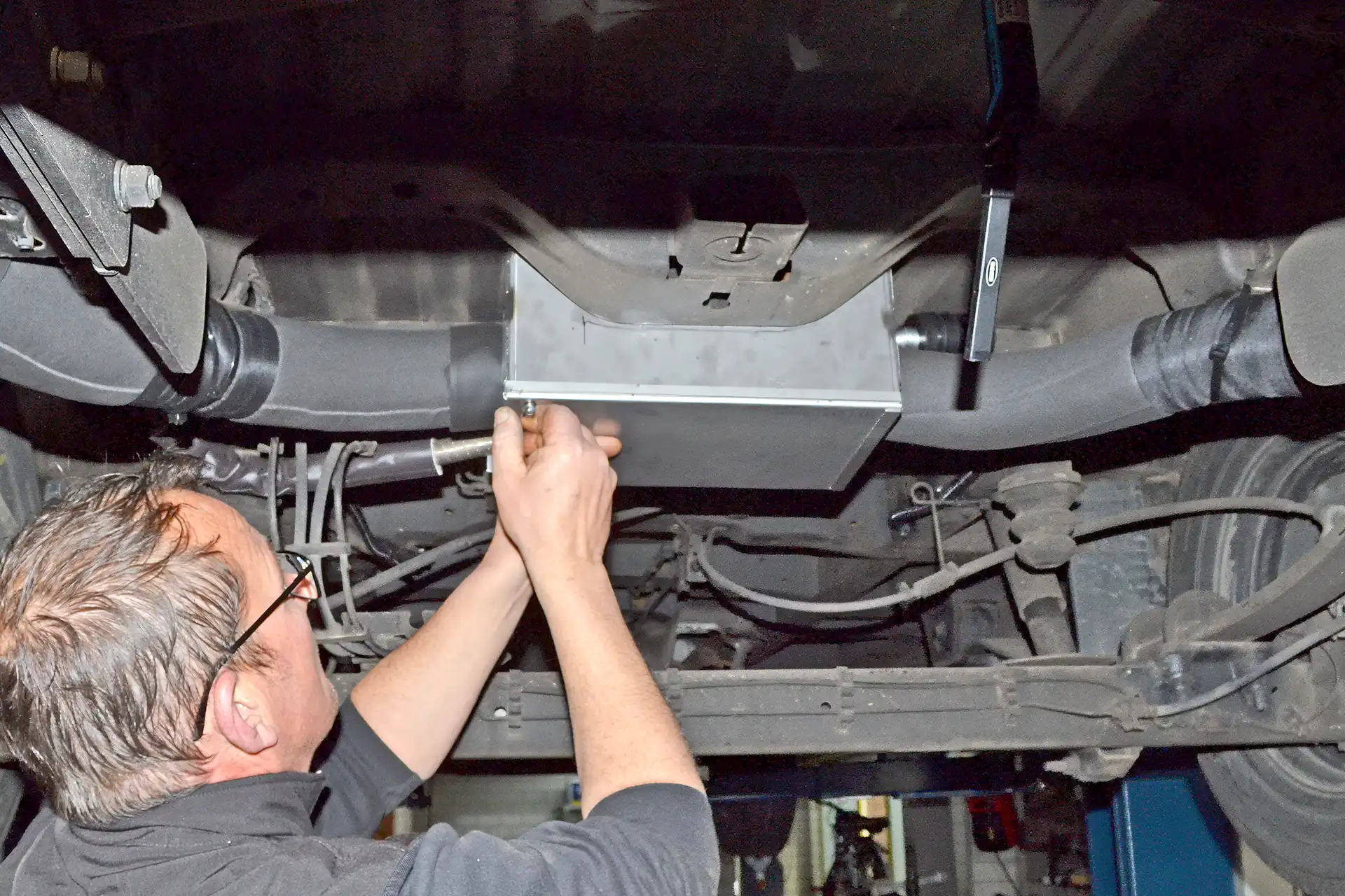 DÖRFELT - DIE WERKSTATT Einbaukasten Premium Unterflur für Luftheizung Air Top 2000 Airtronic Autoterm stabile intelligente Grundplatte zur thermischen Entkopplung Zwickau