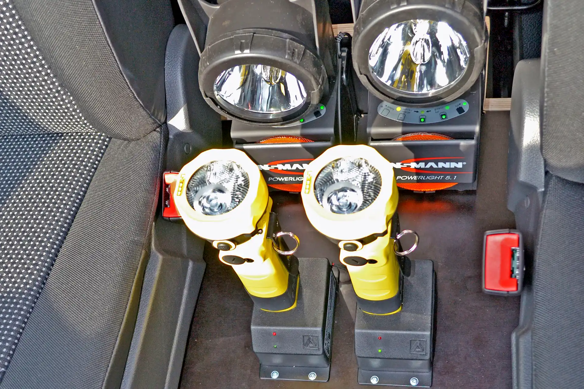 Explosionsgeschützte Sicherheitsleuchte Adalit L-3000 mit Knickpopflampe und LED-Powerlichtstrahl – inklusive Halterung, Montage in Werkstatt Doerfelt Zwickau