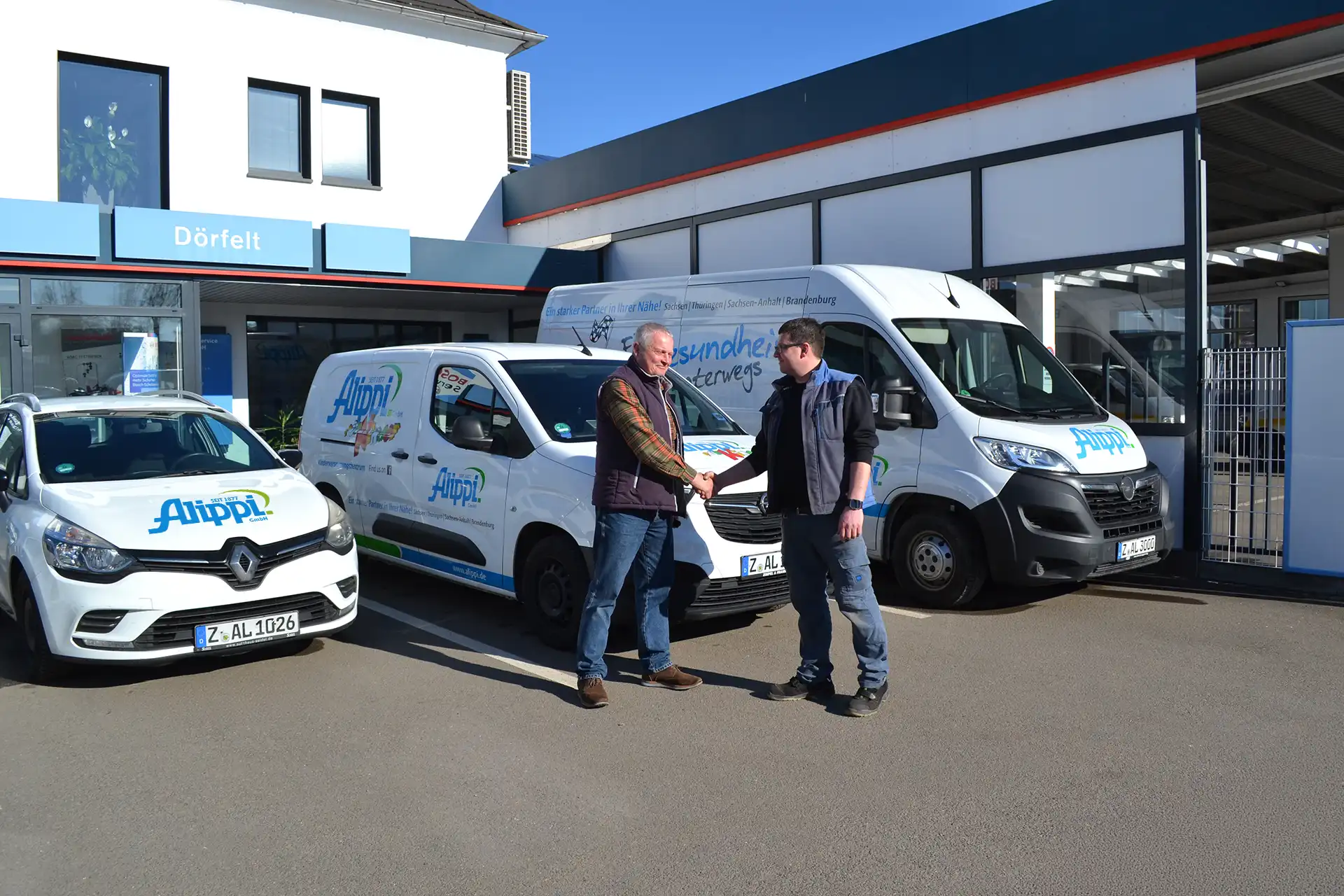 Fuhrparkmanagement Zwickau, Flottenservice Zwickau, Fahrzeugwartung, Fahrzeugreparatur, Flottenmanagement aus einer Hand, Übergabe, zufriedener Kunde