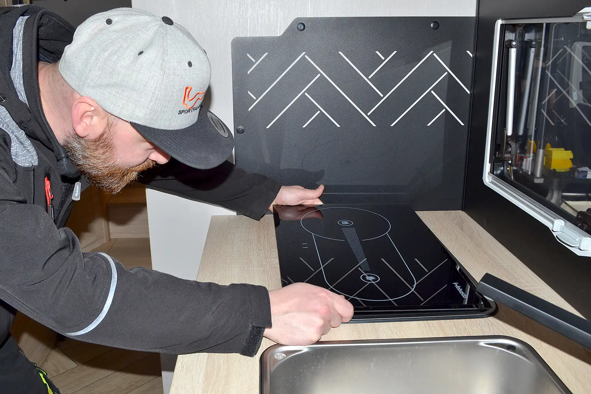 Induktion Nachrüsten für Kochfeld Kochen und Elektrik im Camper oder Wohnmobil in Zwickau bei DÖRFELT - DIE WERKSTATT professionelle Einbau und Beratung für mobiles Kochen mit energiesparender Technologie