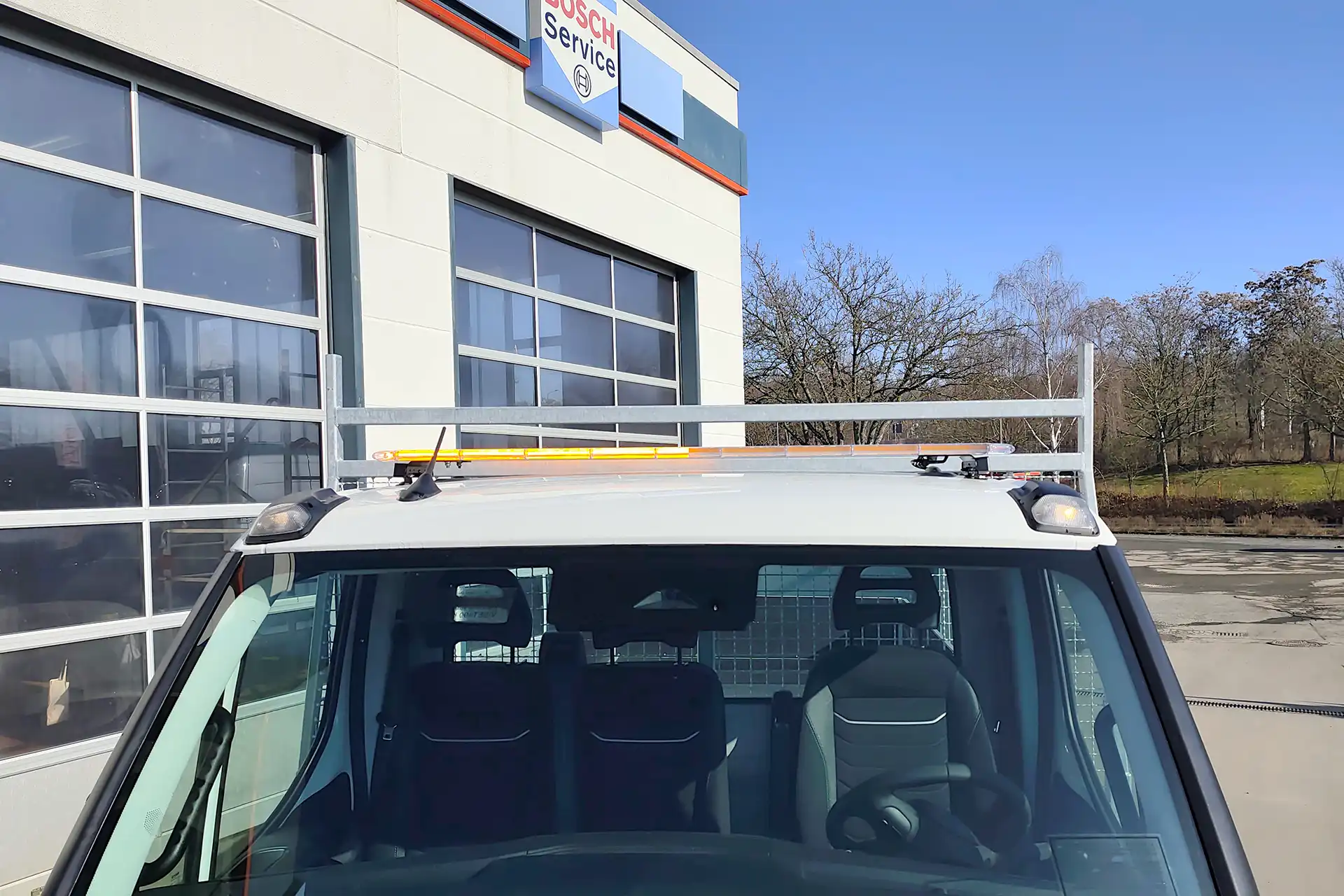 Zubehör für Iveco Daily: Dachbalken mit Lightbar und Warnleuchte für sichere Einsätze