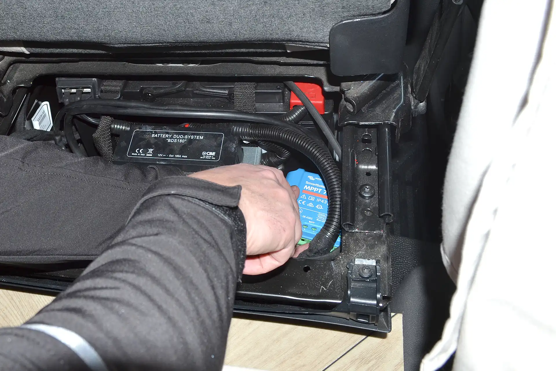 Victron Energy SmartSolar MPPT 75 15 Laderegler mit Untersitzmontage und Bluetooth Überwachung effizientes Solarstrom Management für Camper und Wohnwagen von DÖRFELT - DIE WERKSTATT in Zwickau