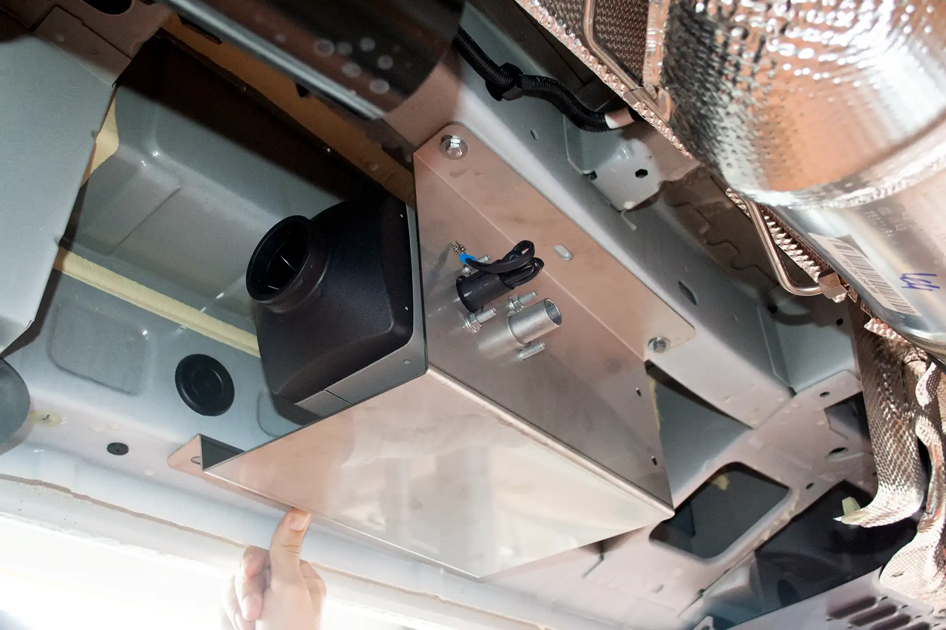 DÖRFELT - DIE WERKSTATT Standheizung nachrüsten für Transporter Camper Webasto Unterboden Außen Kasten Luftheizung Einbaukasten Halterung Werkstatt Zwickau