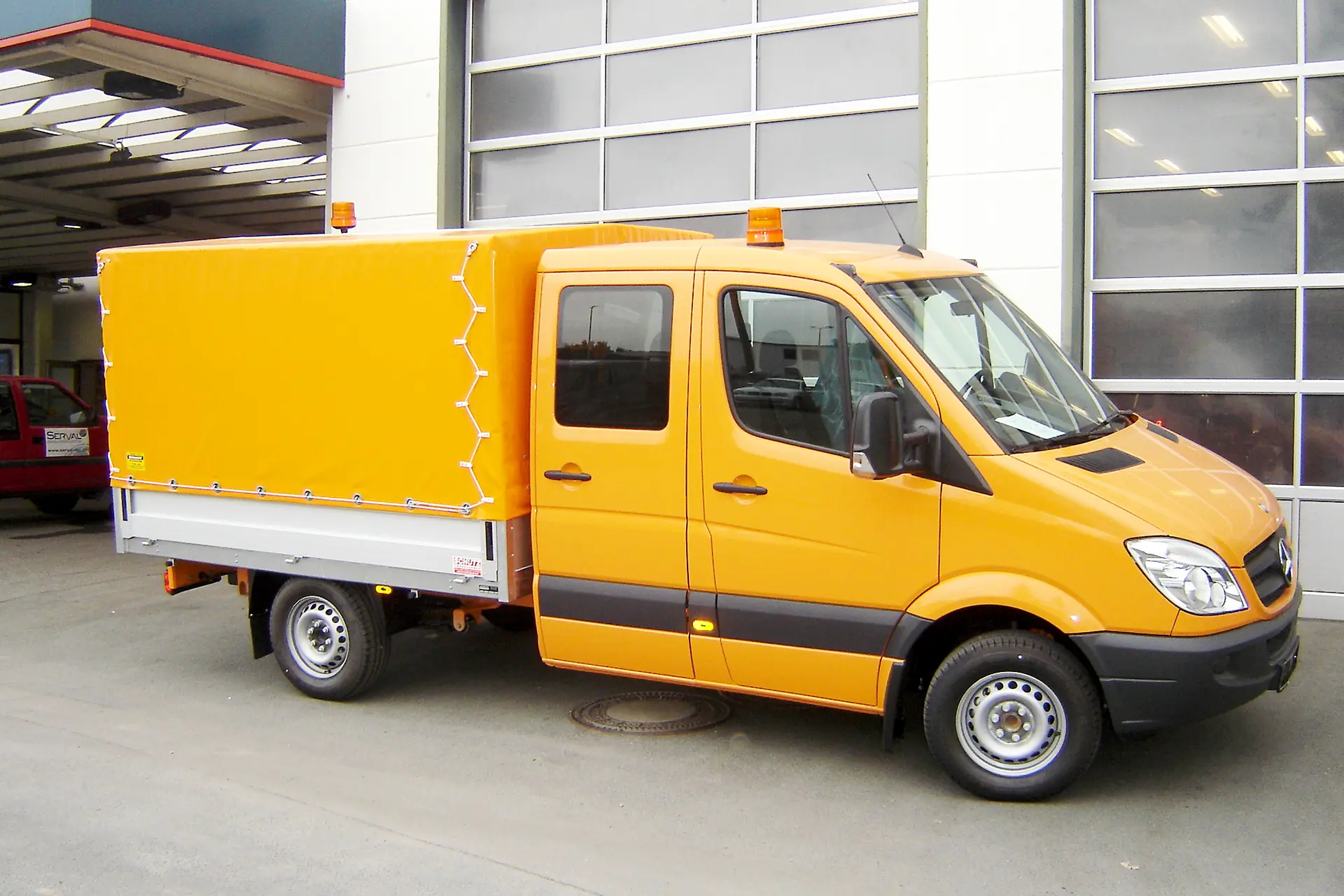 Sondersignalanlagen und Warnanlagen für Einsatzfahrzeuge – Front- & Heckblitzer von HÄNSCH und HELLA | Döerfelt Zwickau