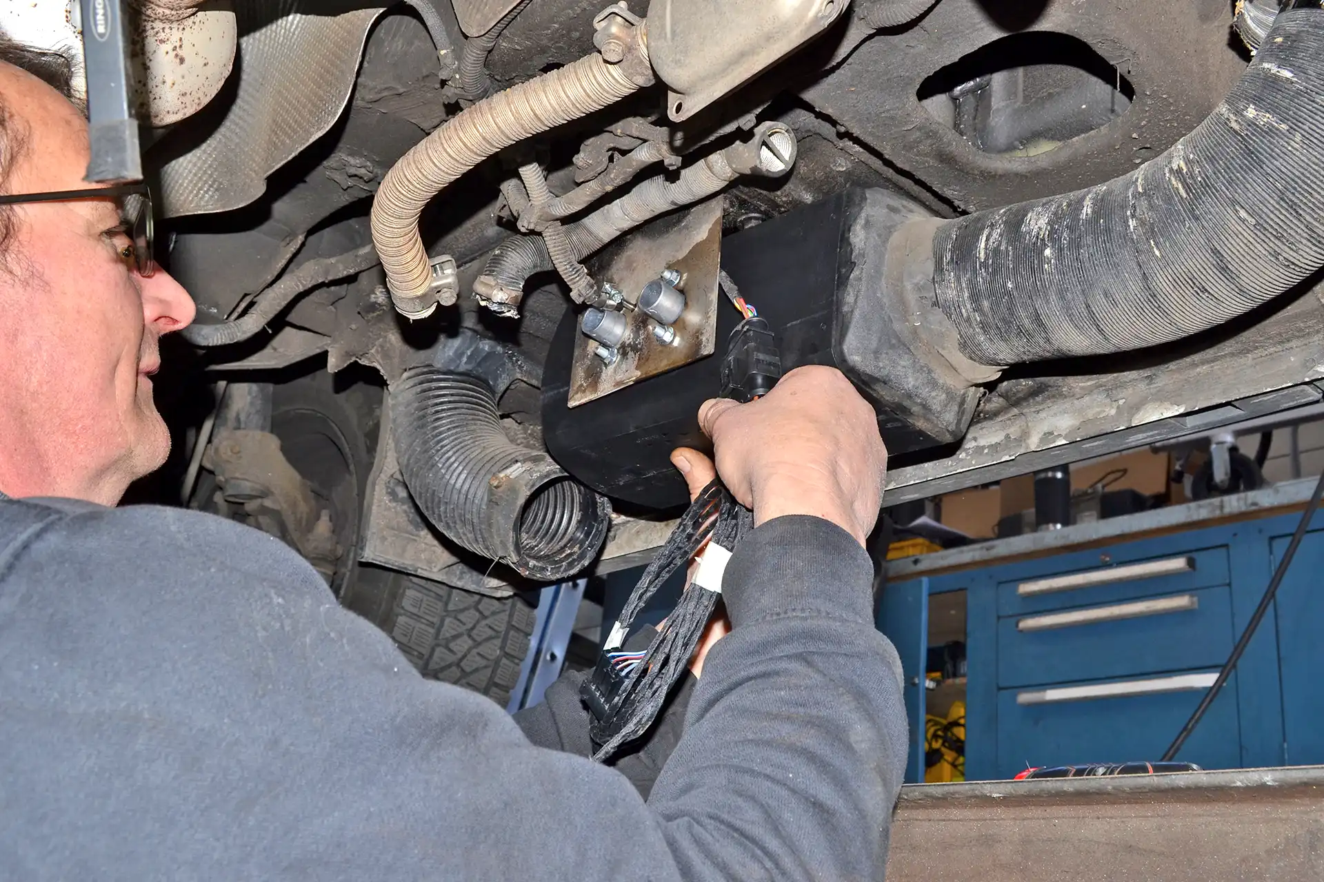 DÖRFELT DIE WERKSTATT in Zwickau Einbau und Nachrüstung von Standheizung und Luftheizung Eberspächer professionelle Unterbodenmontage mit Ausströmern für Camper und Wohnmobil effiziente Heizlösung für Innenraumkomfort zuverlässige Wärmeverteilung und moderne Heiztechnik