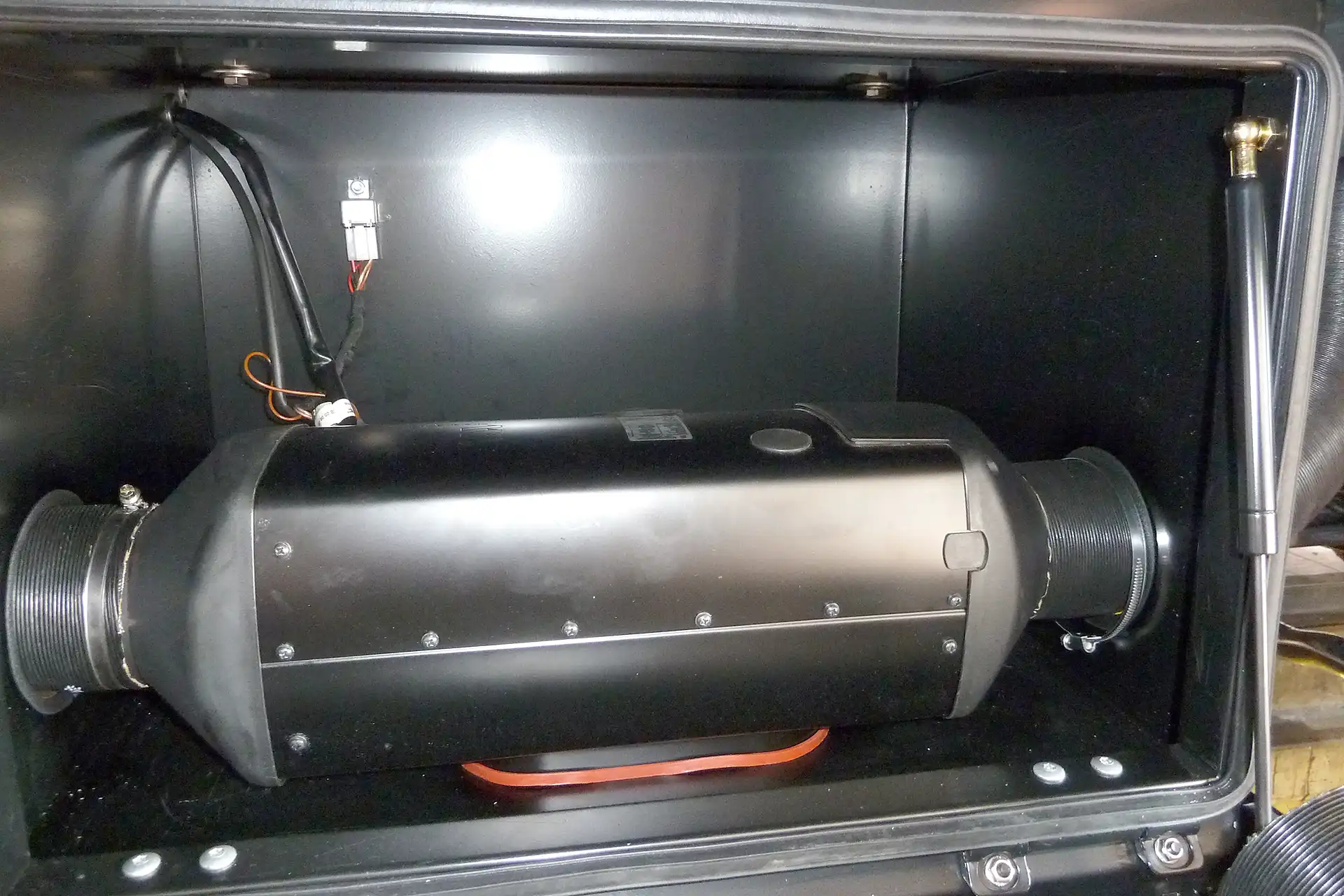 DÖRFELT - DIE WERKSTATT Standheizung für Transporter Camper Wohnmobil Kasten mit Luftheizung Ausströmer Luftschlauch Eberspächer Airtronic D5 12V Einbau