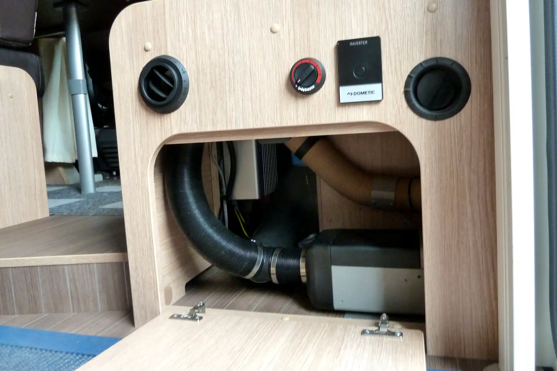 DÖRFELT DIE WERKSTATT in Zwickau Einbau und Nachrüstung Standheizung für Wohnmobil leistungsstarke Luftheizung 2kw mit 12 volt für Benzin und Diesel effizientes Aufheizen vom Innenraum komfortable Heizlösung für Camper und Transporter mit moderner Heiztechnik