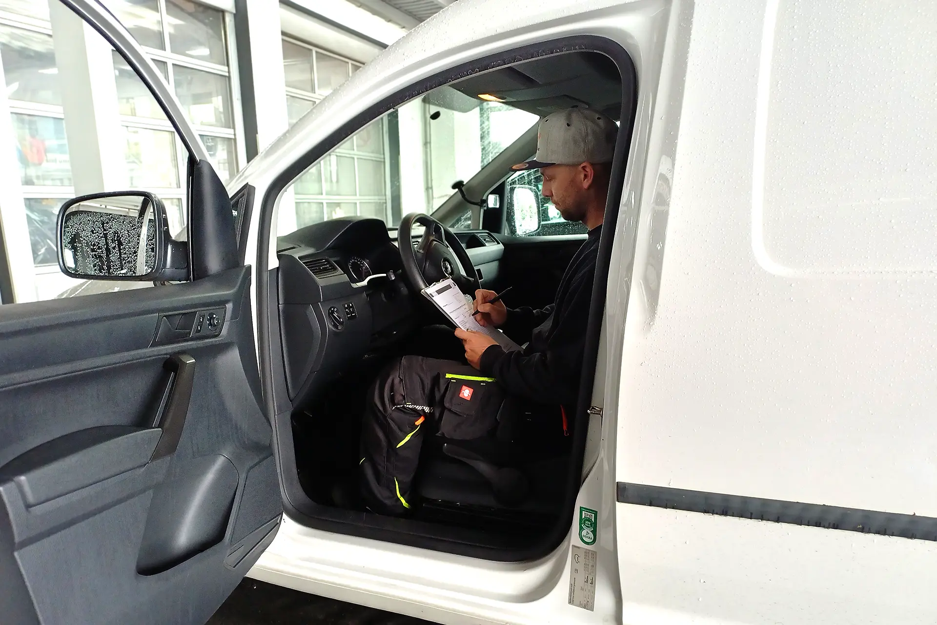 UVV-Prüfung nach DGUV Vorschrift 70 für gewerblich genutzte Fahrzeuge in Zwickau – professionelle Unfallverhütungsvorschrift-Inspektion bei Dörfelt - die Werkstatt