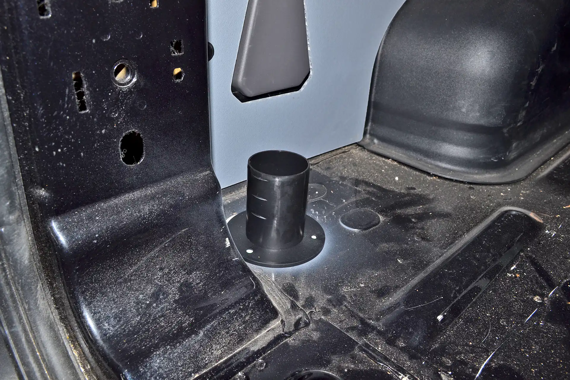 DÖRFELT - DIE WERKSTATT Warmluftdurchführung durch Boden und Wand Luftschlauch Luftheizung Unterflurmontage für Transporter Wohnmobil Camper Einbaulösung Nachrüsten