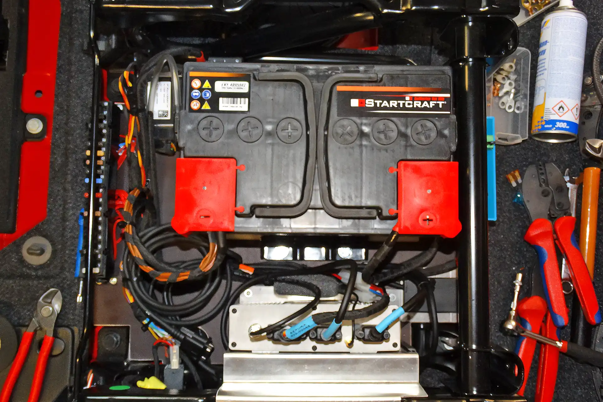 Professionelle Zusatzbatterie-Installation bei DÖRFELT in Zwickau – fachgerechtes Nachrüsten von Zweitbatterie und Aufbaubatterie für zuverlässigen Bordstrom und effizientes Energiemanagement im Sonderfahrzeug