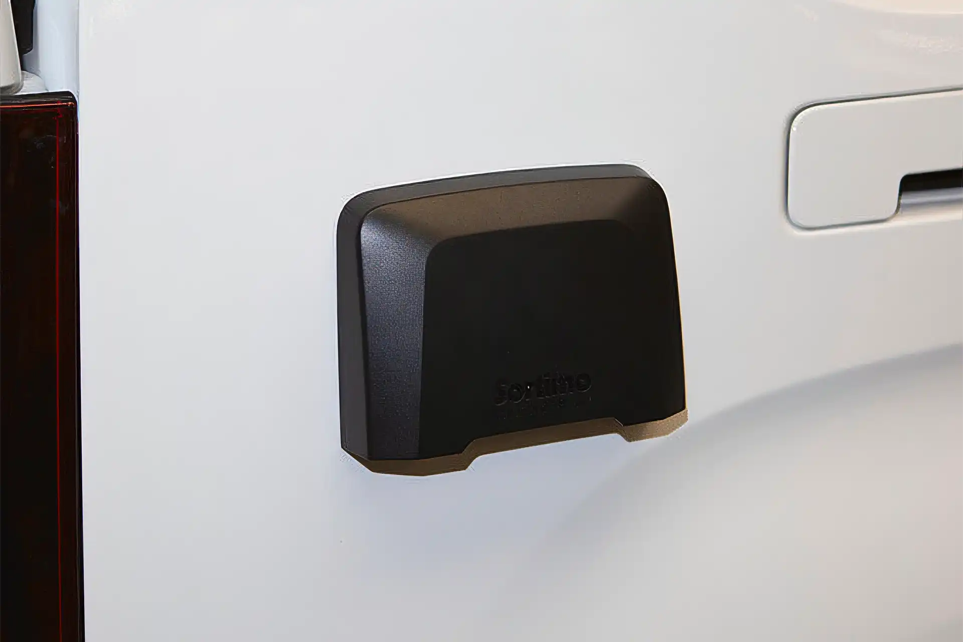 Belüftung Entlüftung Nachrüstung modernes Lüftungssystem Seitenlüfter von DÖRFELT DIE WERKSTATT in Zwickau professionelle Fahrzeugoptimierung hochwertige Luftzirkulation effiziente Ventilation Profi Service für bessere Innenraum Belüftung