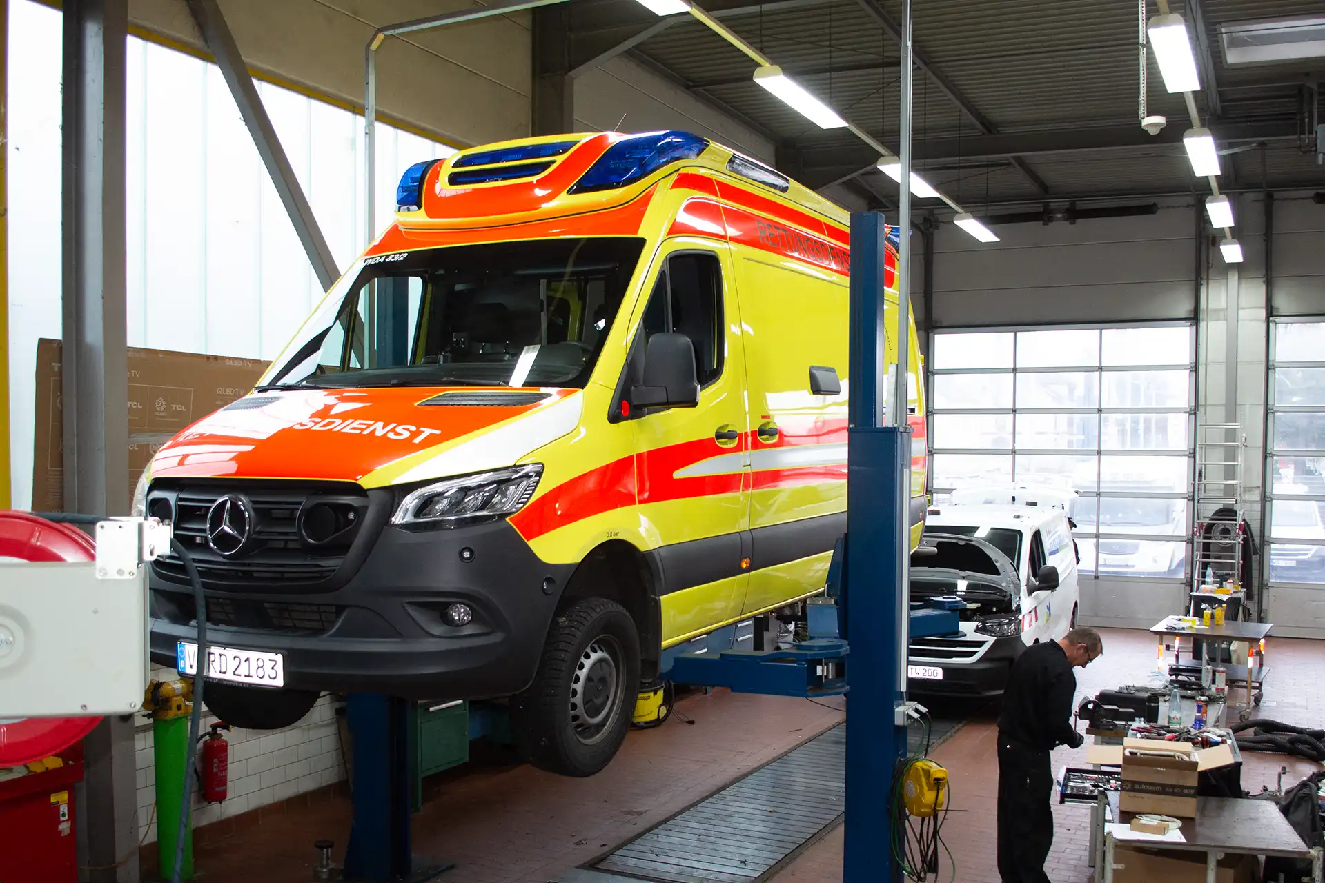 Belüftung Entlüftung Nachrüstung modernes Lüftungssystem Seitenlüfter von DÖRFELT DIE WERKSTATT in Zwickau professionelle Fahrzeugoptimierung hochwertige Luftzirkulation effiziente Ventilation Profi Service für bessere Innenraum Belüftung