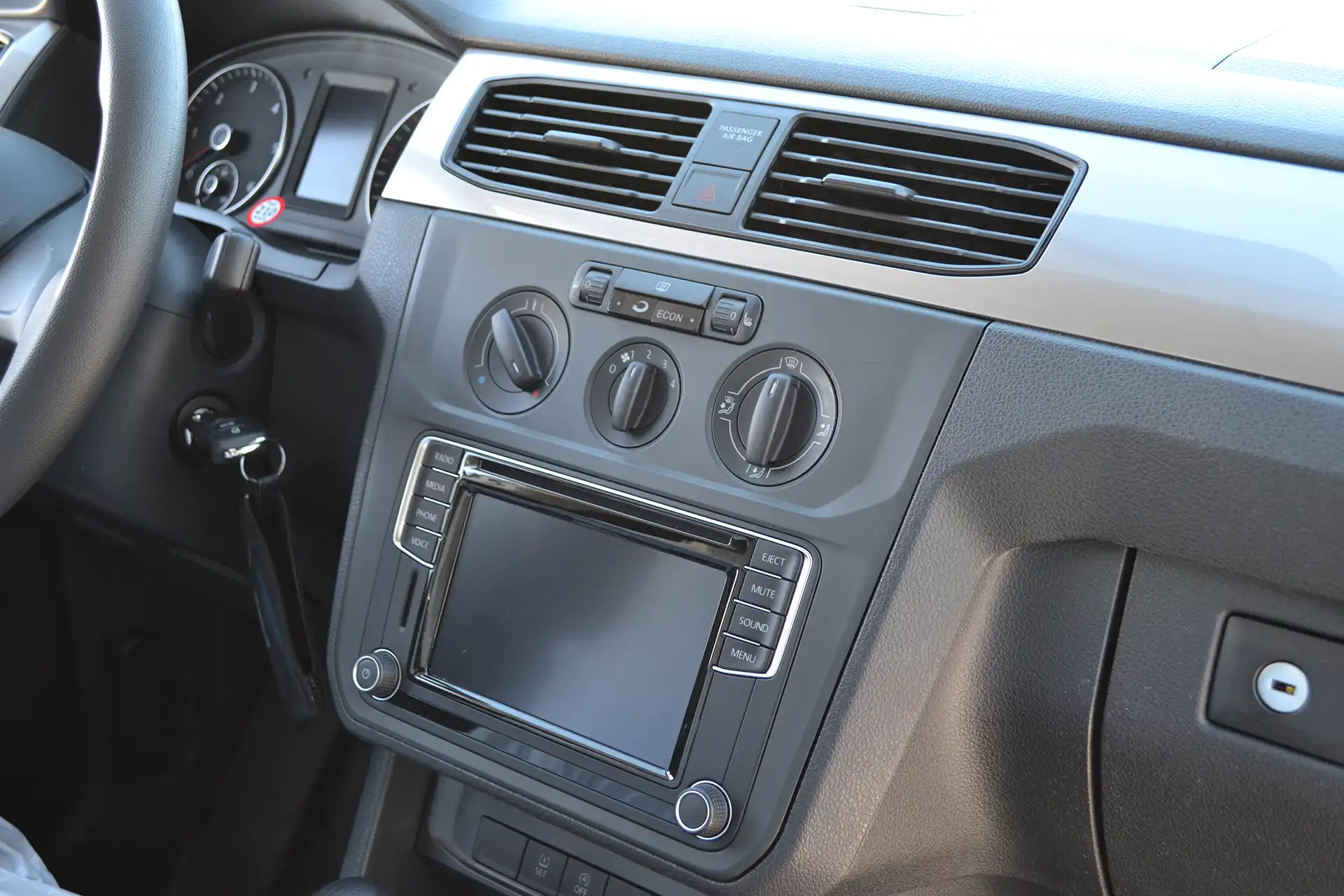 KFZ Klimaanlagen Service komplett mit Funktionsprüfung und Reinigung in Zwickau bei DÖRFELT DIE WERKSTATT umfassender Klimaservice für optimale Kühlleistung hygienische Innenraumluft und langfristige Funktion der Auto Klimaanlage