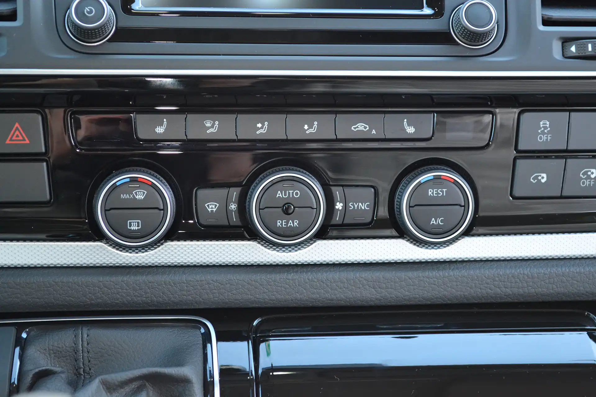 Klimaanlagen Check Auto für saubere Luft und volle Leistung bei DÖRFELT DIE WERKSTATT in Zwickau professionelle Wartung der KFZ Klimaanlage für optimale Kühlleistung frische Innenraumluft und zuverlässige Funktion des Klimasystems