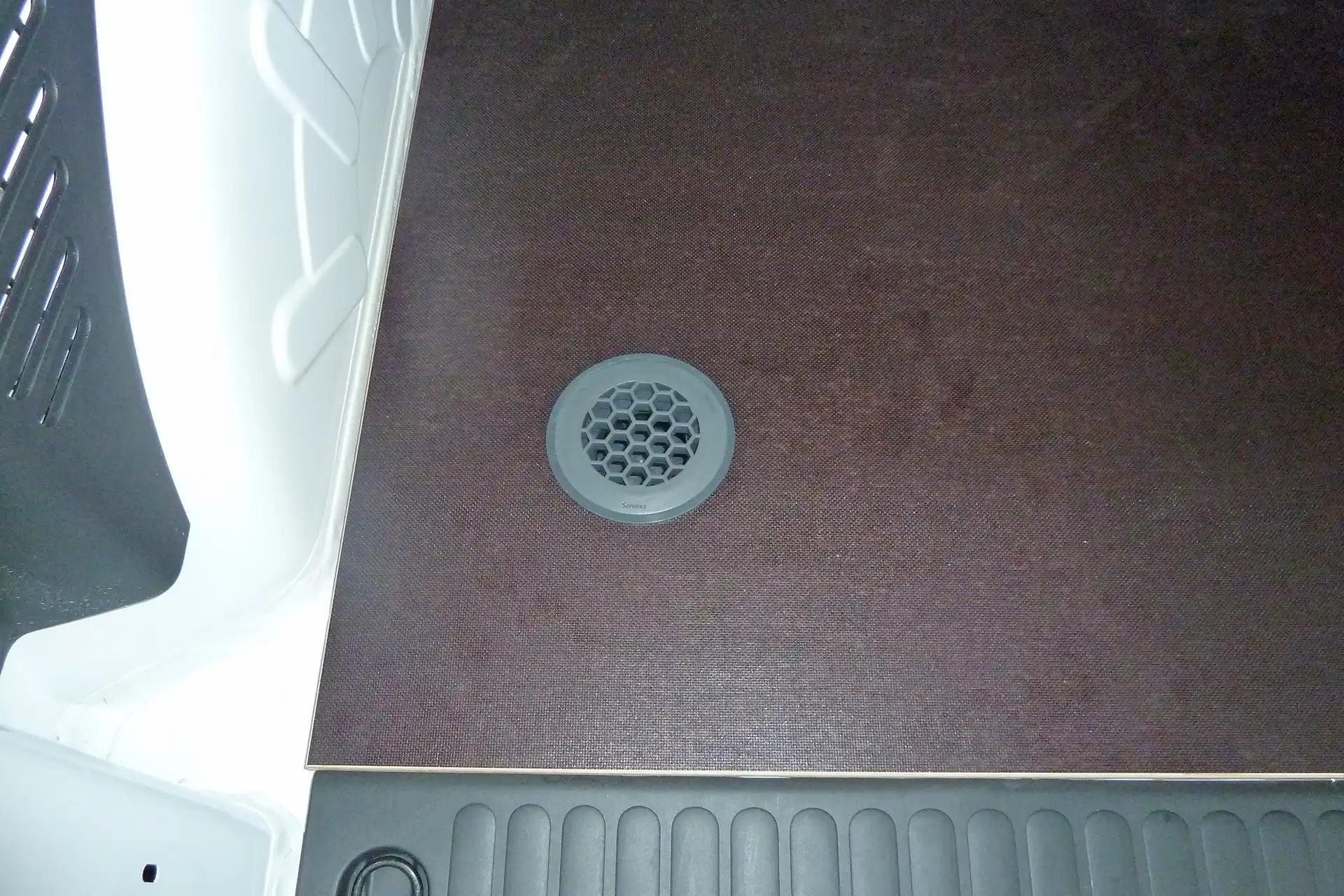 Nachrüstung Belüftung und Entlüftung Bodenlüftung für Nutzfahrzeuge individueller Sonderfahrzeugbau professionelle Autowerkstatt Service von DÖRFELT DIE WERKSTATT in Zwickau effiziente Luftzirkulation hochwertige Fahrzeuganpassung für Gewerbefahrzeuge