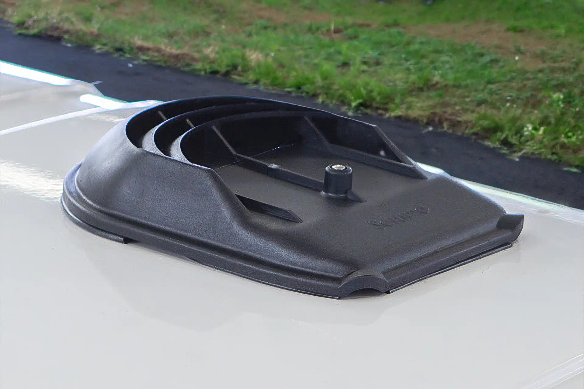 Sortimo Dachlüfter für Nutzfahrzeuge aerodynamische Frischluftzufuhr Belüften und Entlüften effizientes Lüftungssystem von DÖRFELT DIE WERKSTATT in Zwickau professionelle Fahrzeugausstattung optimale Luftzirkulation im Transporter