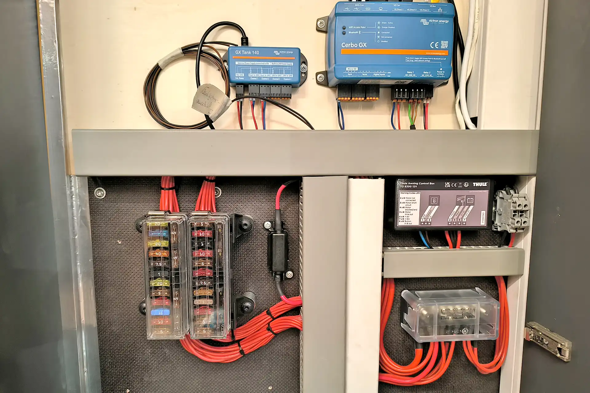 Victron Energy Cerbo GX Kommunikationszentrale zur Systemüberwachung und Steuerung moderner Stromsysteme mit Dual Core Prozessor Fernüberwachung und smarter Energieverwaltung professionell integriert von DÖRFELT - DIE WERKSTATT in Zwickau für effiziente Solartechnik und autarke Energieversorgung