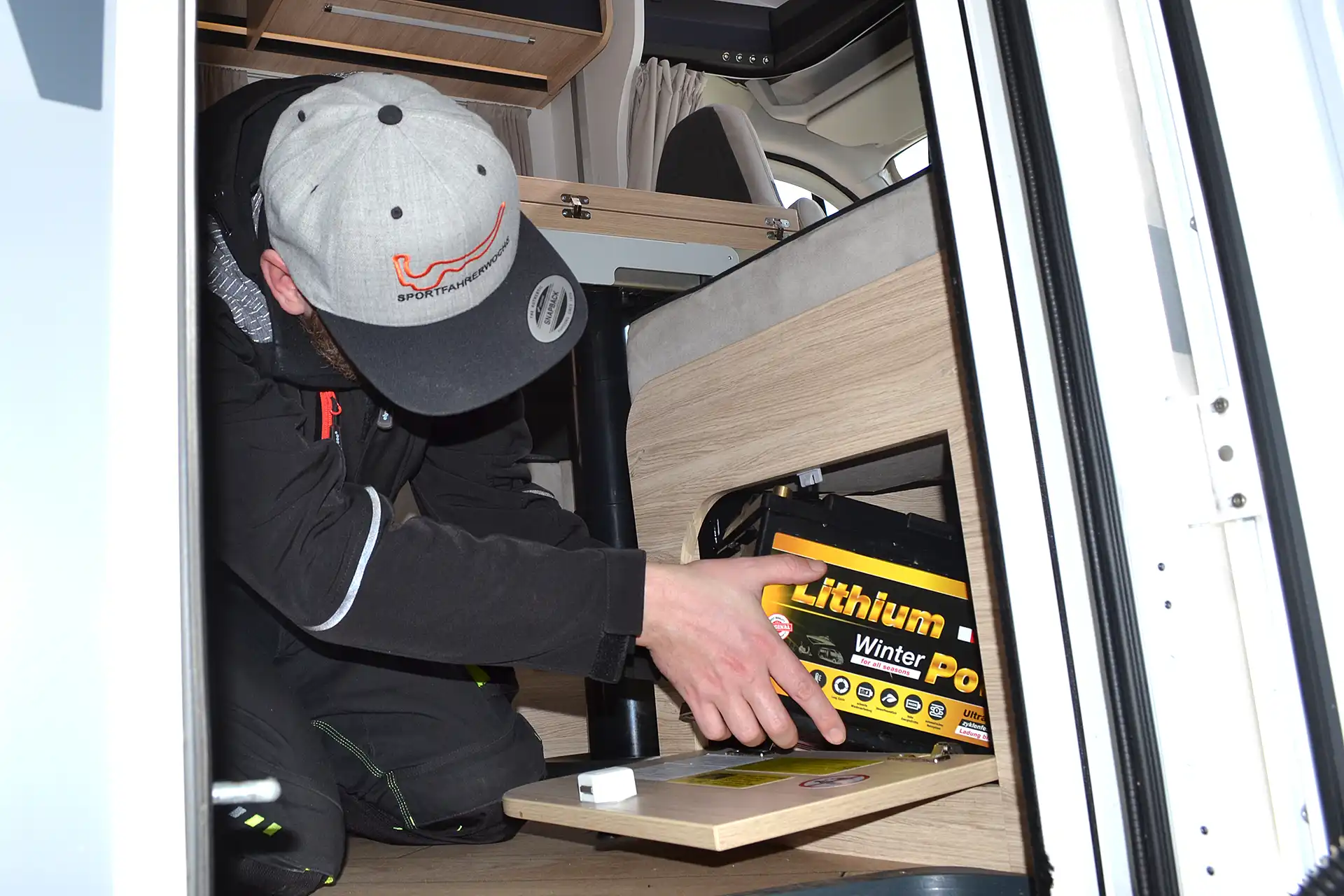 DÖRFELT - DIE WERKSTATT in Zwickau bietet den Einbau von Zusatzbatterien Lithium Batterien für Camper und Wohnwagen professionelle Stromversorgung und mobile Energieoptimierung